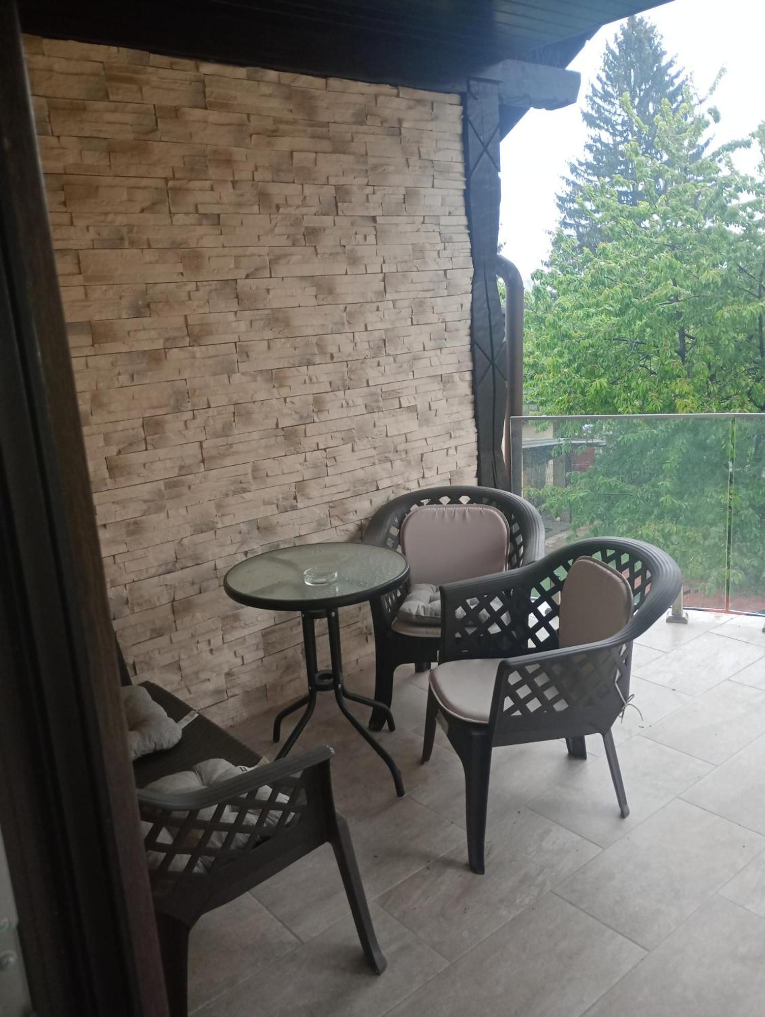 Izabella Guest House Sacele Exterior photo