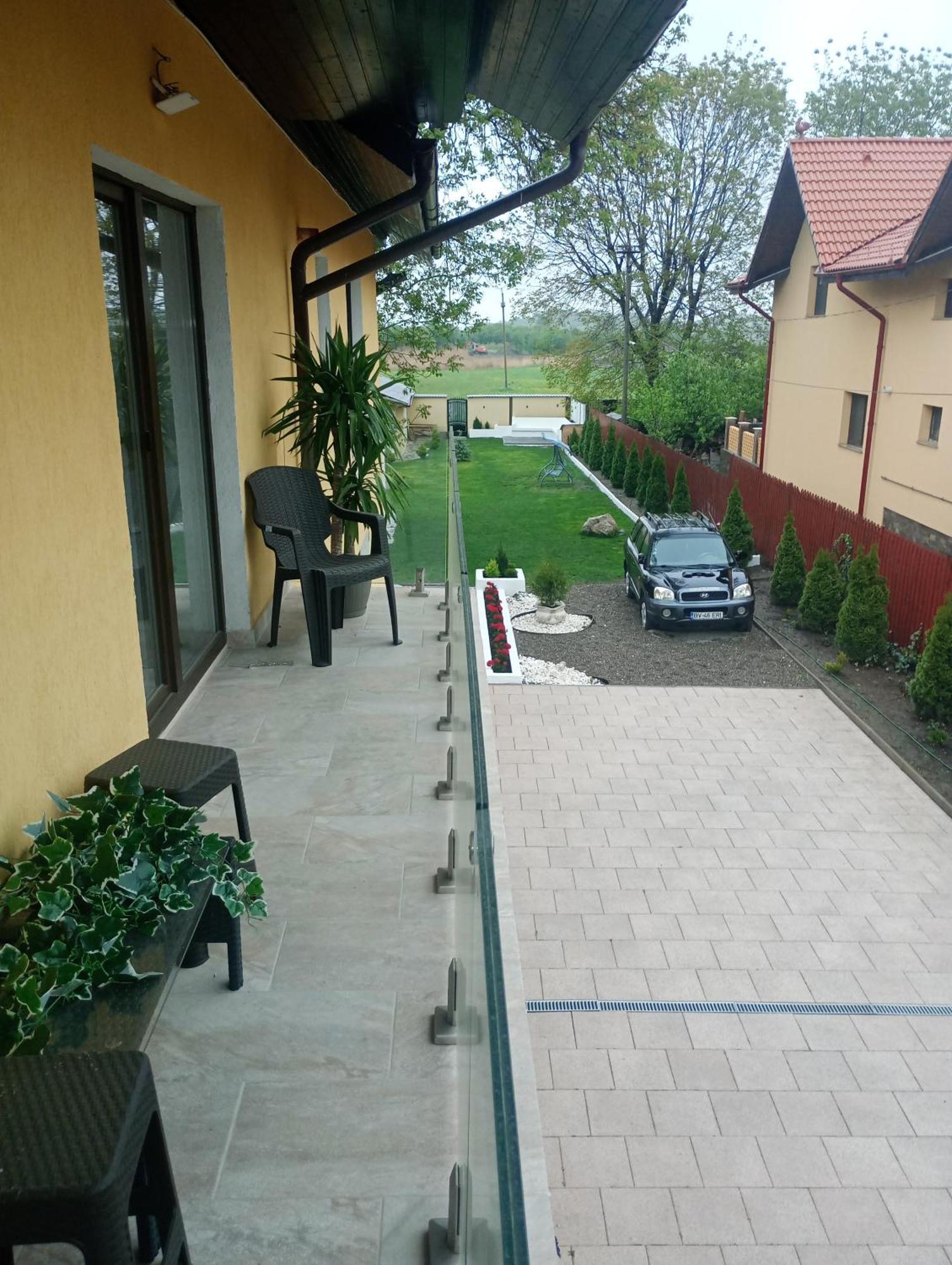 Izabella Guest House Sacele Exterior photo