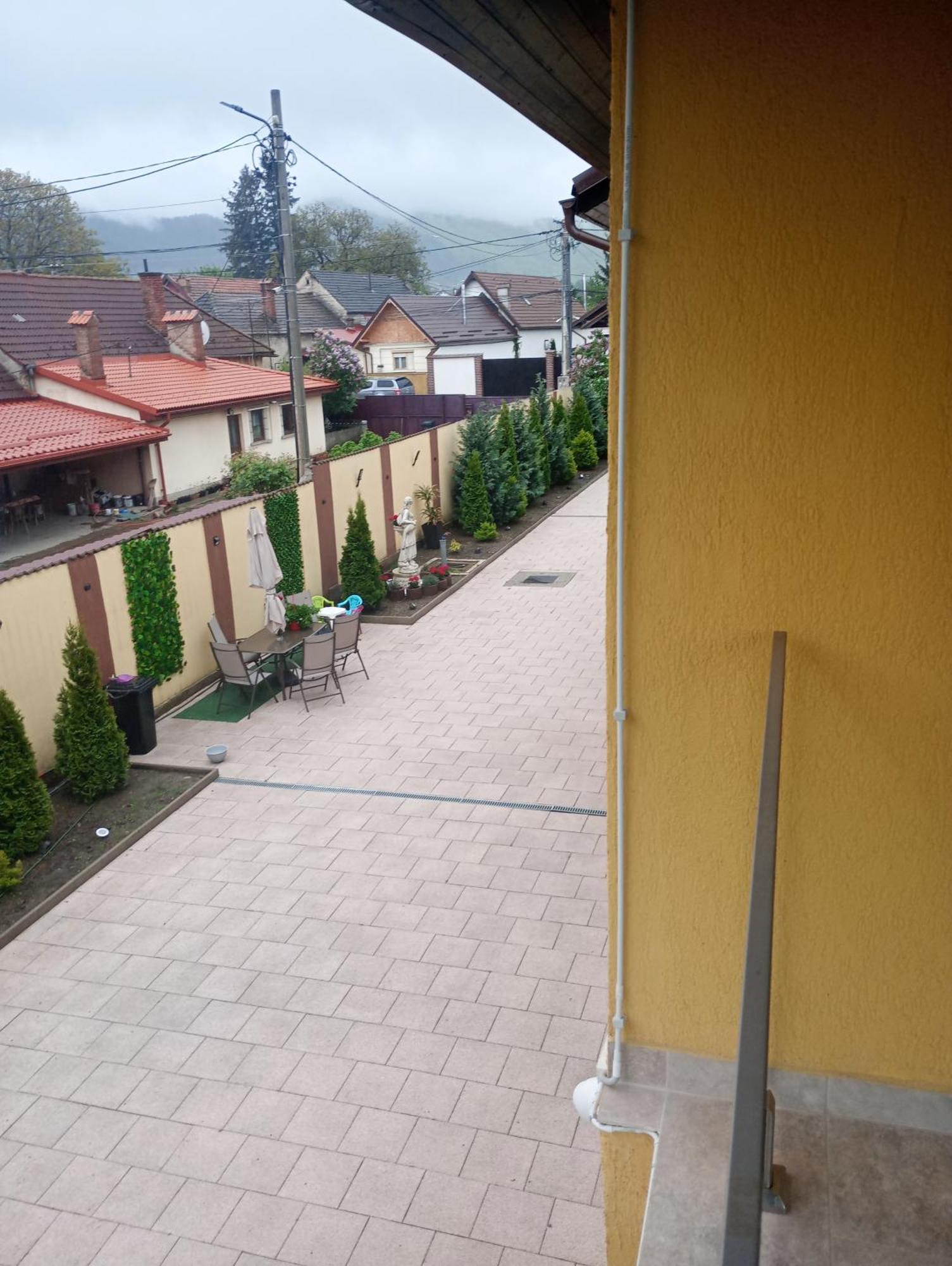 Izabella Guest House Sacele Exterior photo